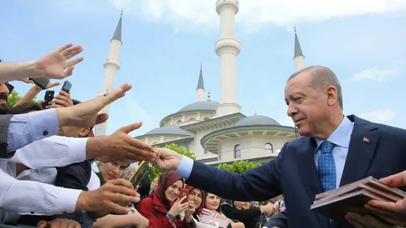 Endişeye mahal yok: Din elden gitmiyor!