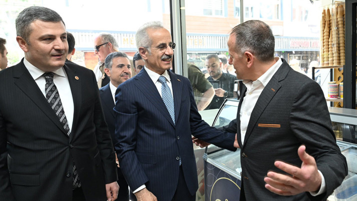 Ulaştırma ve Altyapı Bakanı Uraloğlu, Gümüşhane'de konuştu Ulaştırma ve Altyapı Bakanı Uraloğlu, Gümüşhane'de konuştu